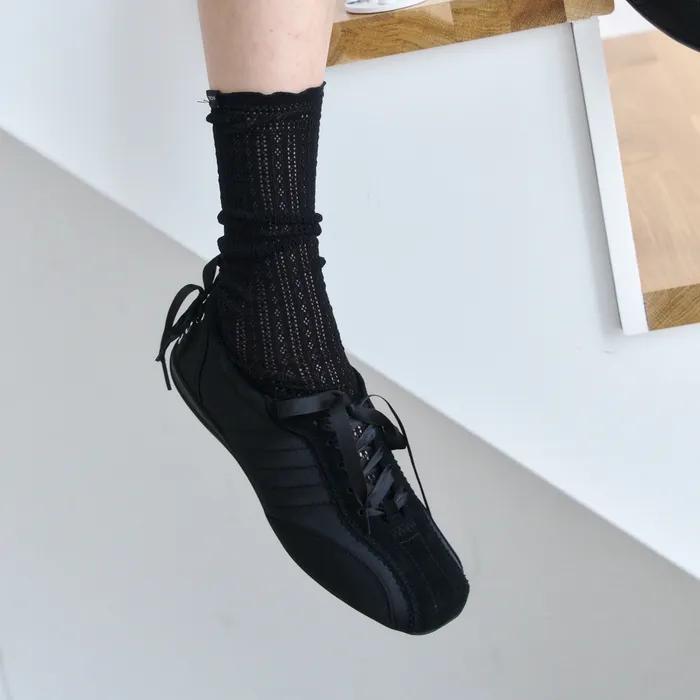 PLIE BACK RIBBON SNEAKERS / BLACK