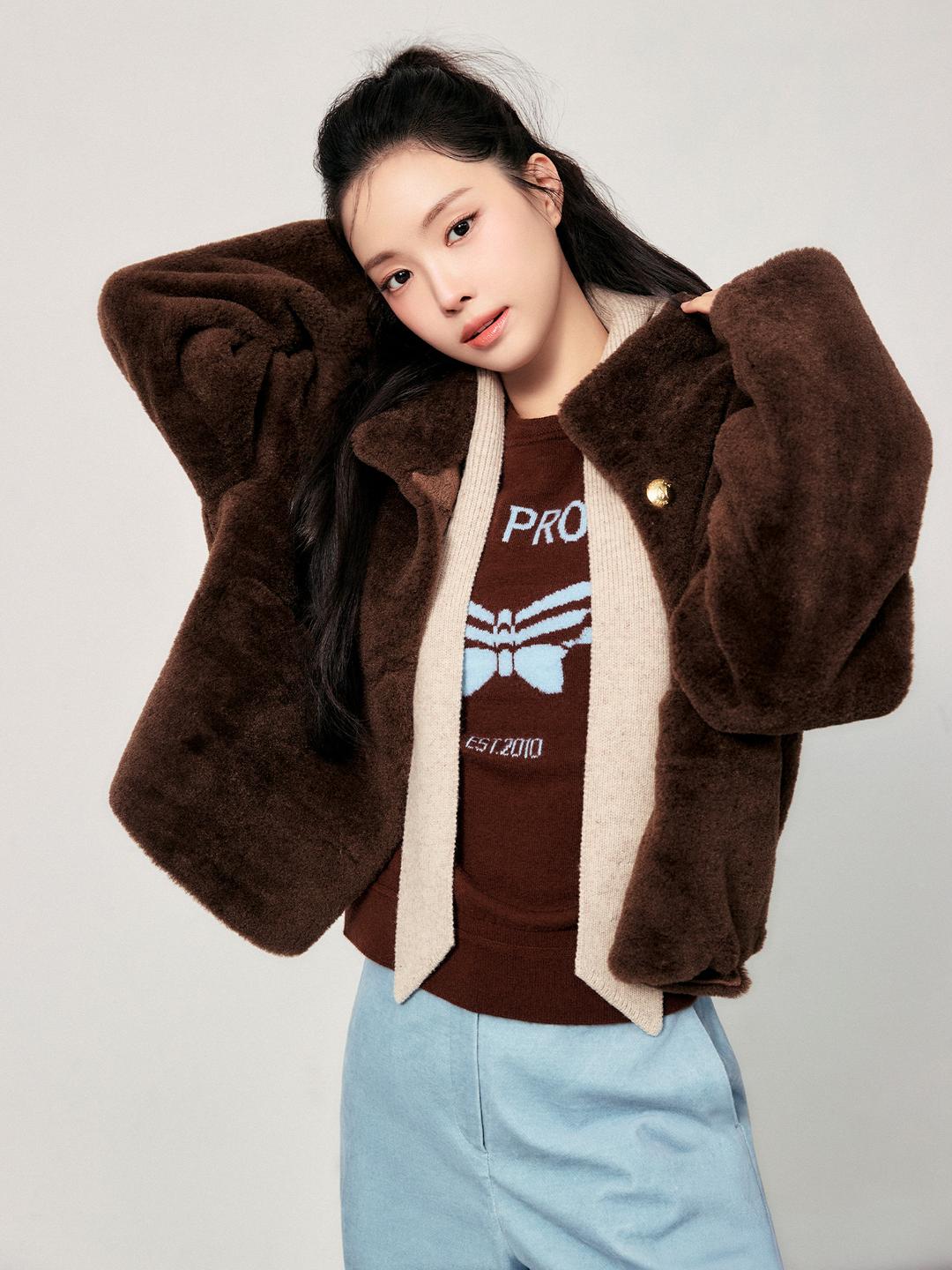 JJ지고트 페이크 퍼 하이넥 크롭 재킷 (BROWN) GRBA3FRJ41