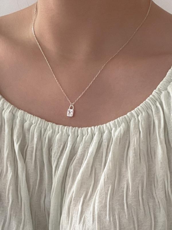 (92.5 silver) cubic lock necklace