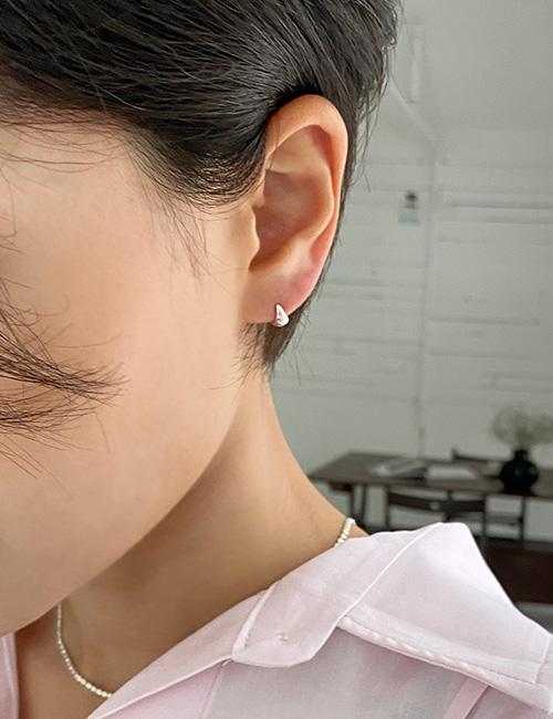 [925 silver] 0.8 Mini Cone Earrings