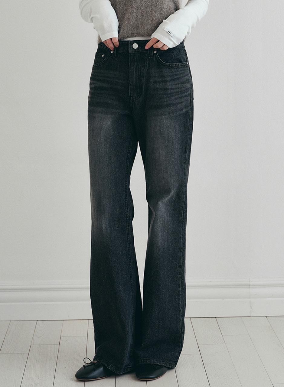 캣 브러쉬 세미 와이드 부츠컷 데님 팬츠 - 블랙