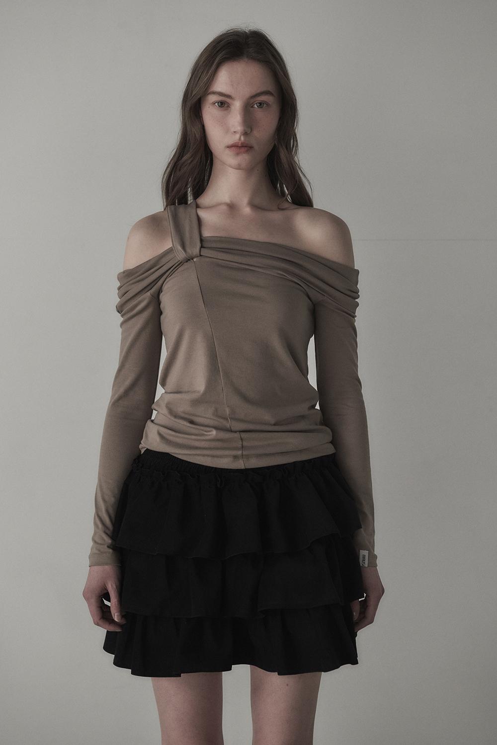 Daphnē Draped off-shoulder T-shirt - Brown