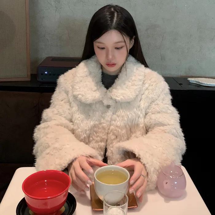 ROUND COLLAR FUR COAT - IVORY