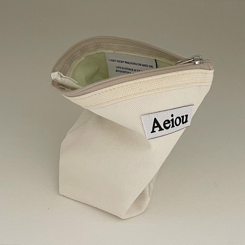 Aeiou Basic Pouch (M size) Snowberry