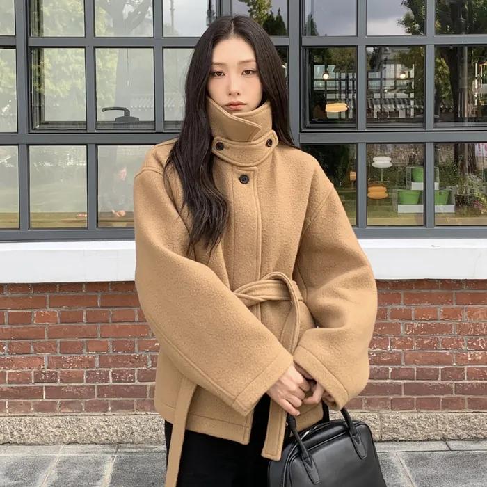 [29CM 단독] SIOT4167 헤어리 벨티드 하프 코트_Camel beige