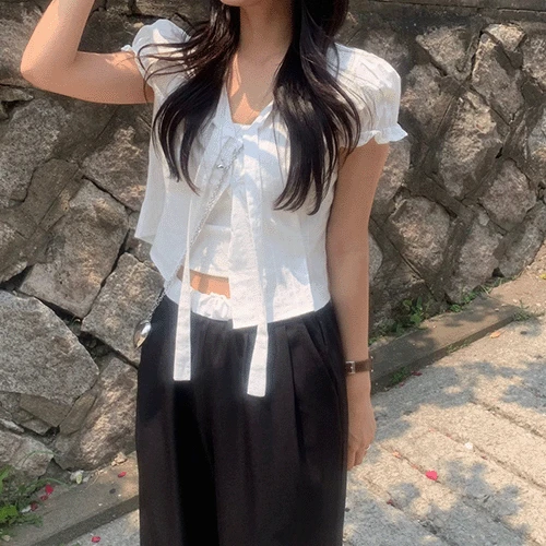 달링 투버튼 타이 반팔블라우스