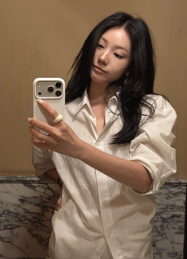 유이니 [오늘출발/모델소장/단독] Encey silver stripe shirt (1color)