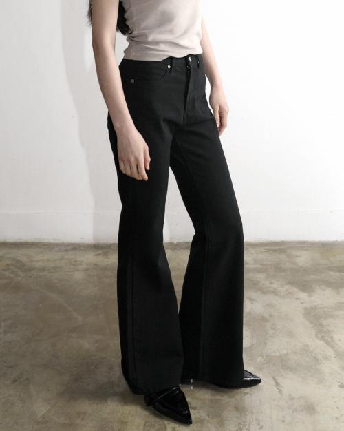 메탈 트라이클립스 레귤러핏 부츠컷 코튼 팬츠 블랙