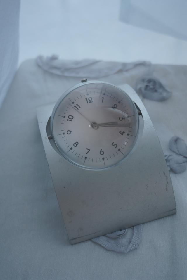 ball-table clock