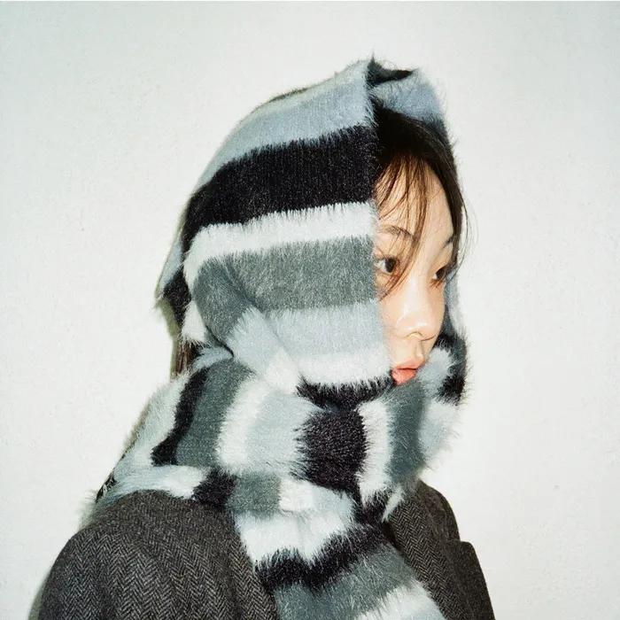 Striped Hairy Bold Muffler (Blue)