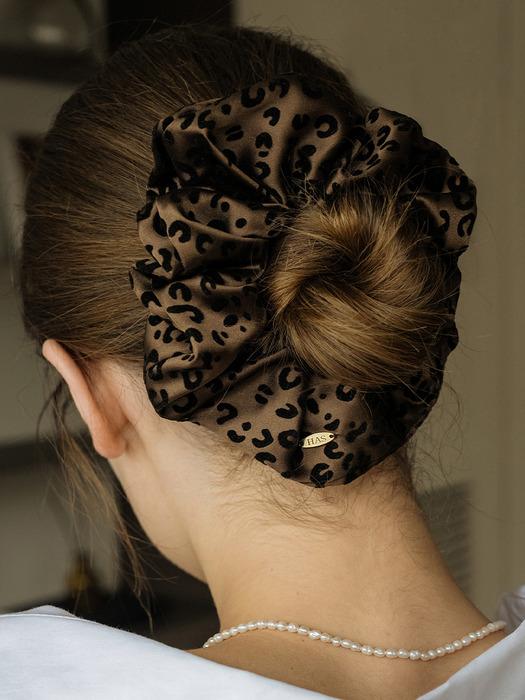 HON006 Leopard Velvet Textured Scrunchie