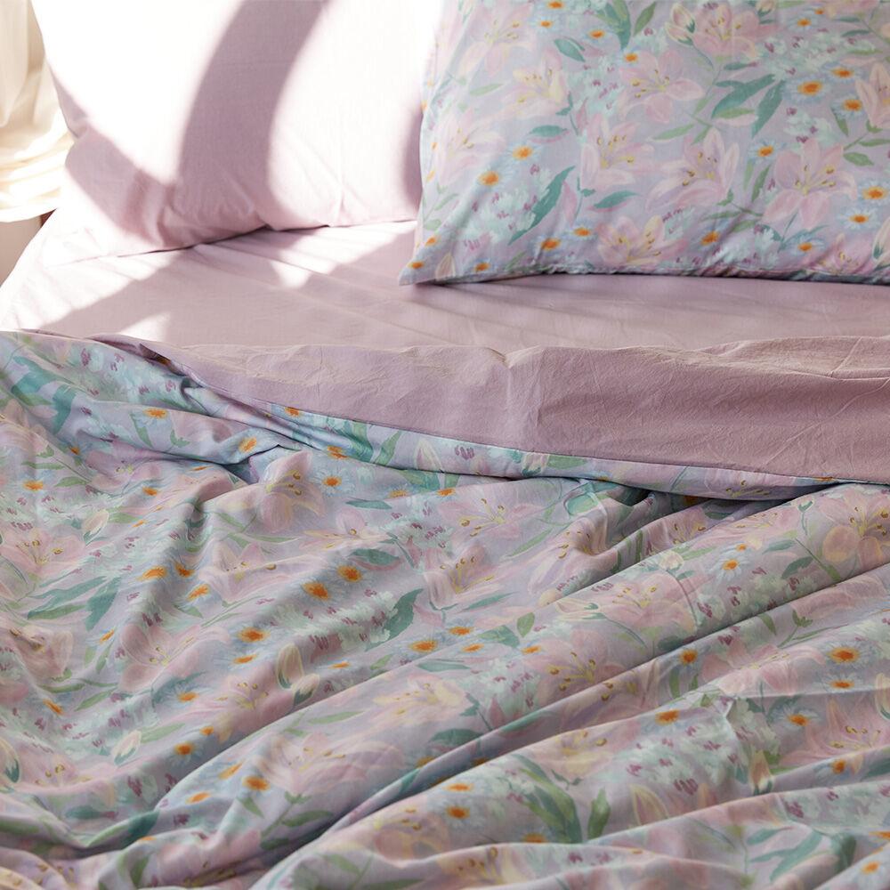 Pastel Lilly bedding cover