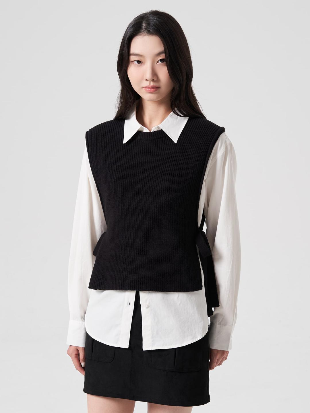 라운드넥 사이드 스트랩 니트 베스트 - 블랙