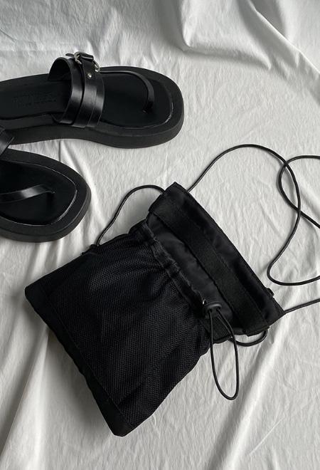 매쉬 미니 스트링 크로스 백