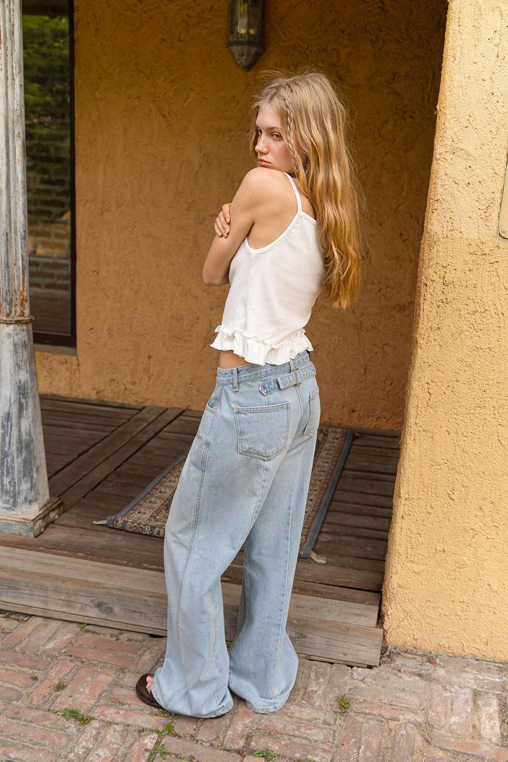 Back buckle denim pants