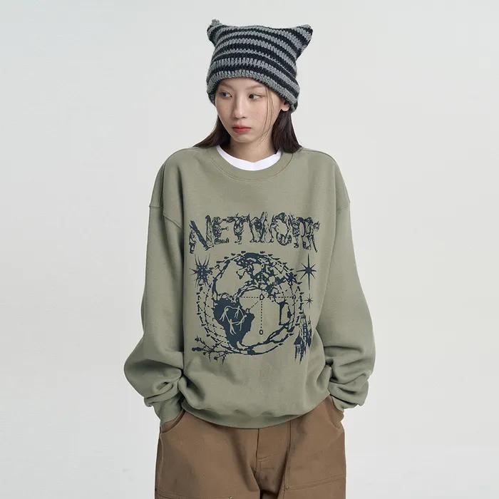 그래픽 어스 네트워크 스웨트셔츠 - 라이트카키