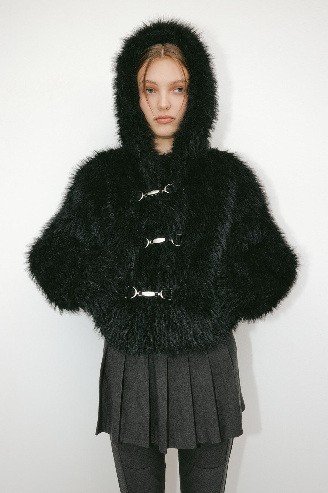 DETACHABLE HOODIE FUR SHORT JACKET - BLACK