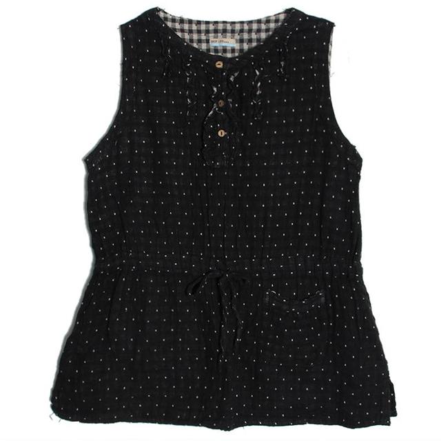 sleeveless top
