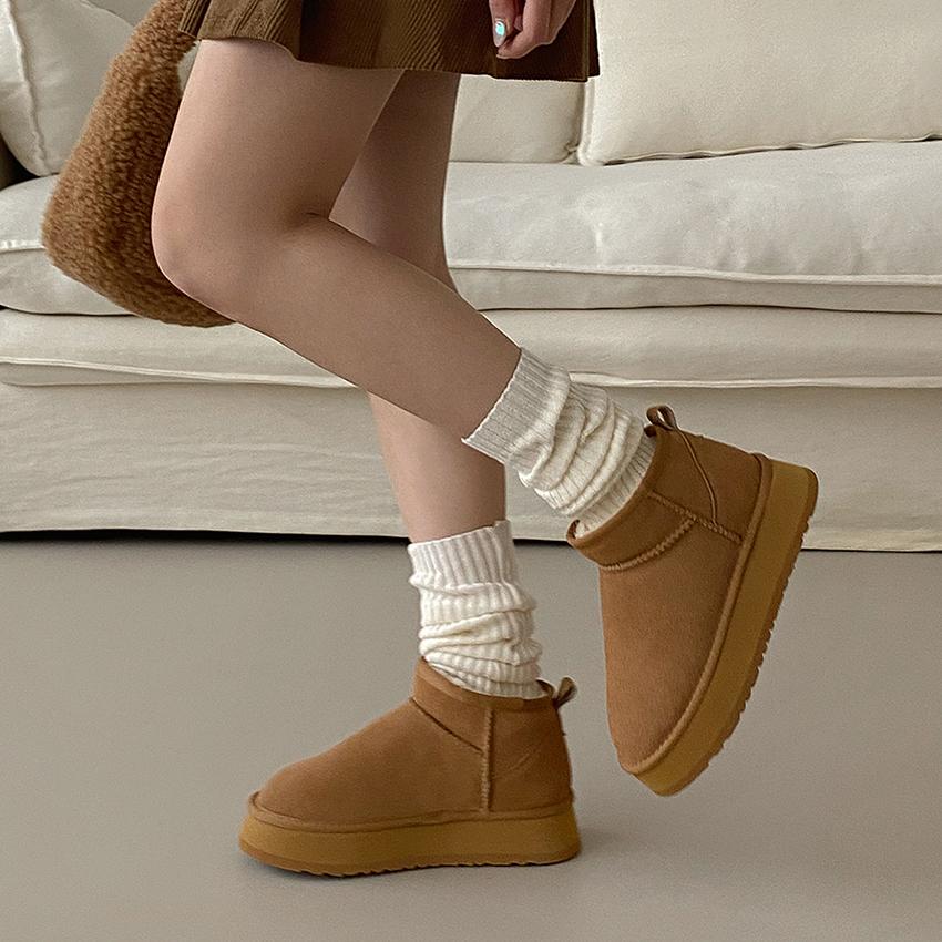 곰블리 [단독] [MADE/자체제작] 통굽 소가죽 울트라 숏 플랫폼 양 털 퍼안감 어그 부츠 4.5cm (홀리데이/앵클/겨울/털신/노르딕/하객룩/연말룩/크리스마스룩/방한 화)