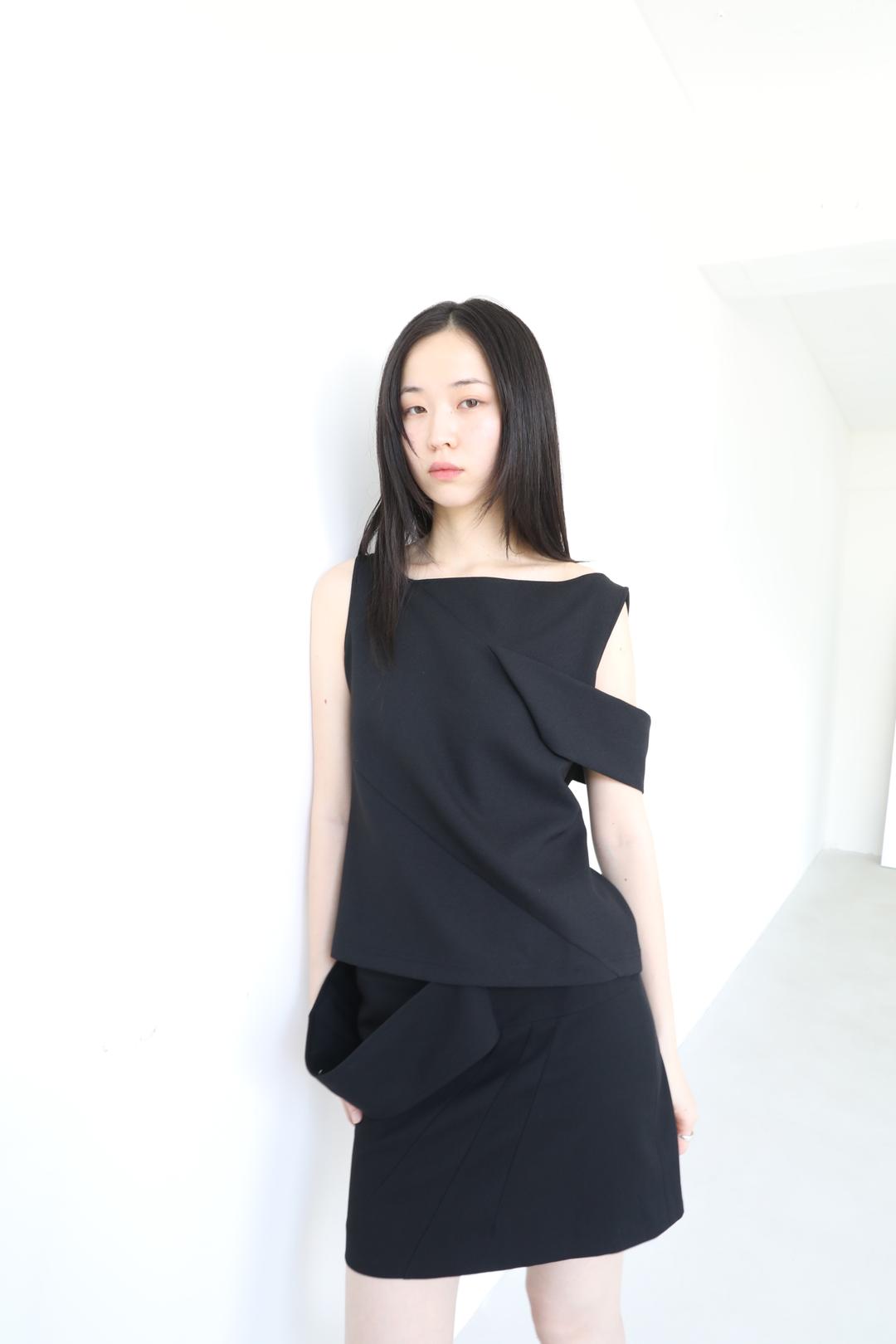 UNBALANCE RIBBON SLEEVELESS (BLACK)