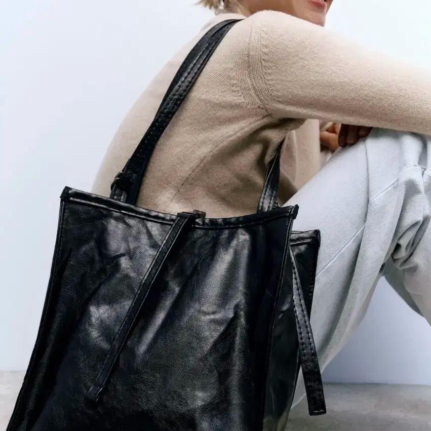 ZARA 자라 링클 이펙트 락 숄더백 쇼퍼백