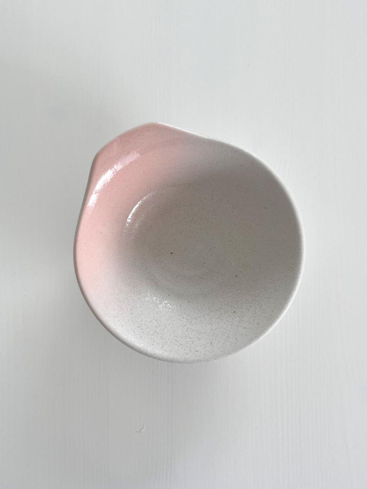 𝗣𝗶𝗻𝗸 𝗖𝗵𝗲𝗲𝗸 𝗕𝗼𝘄𝗹 핑크치크보울 일본그릇 예쁜그릇 밥그릇 브런치접시 홈카페감성그릇 집들이선물 생일선물 예쁜그릇 일본접시