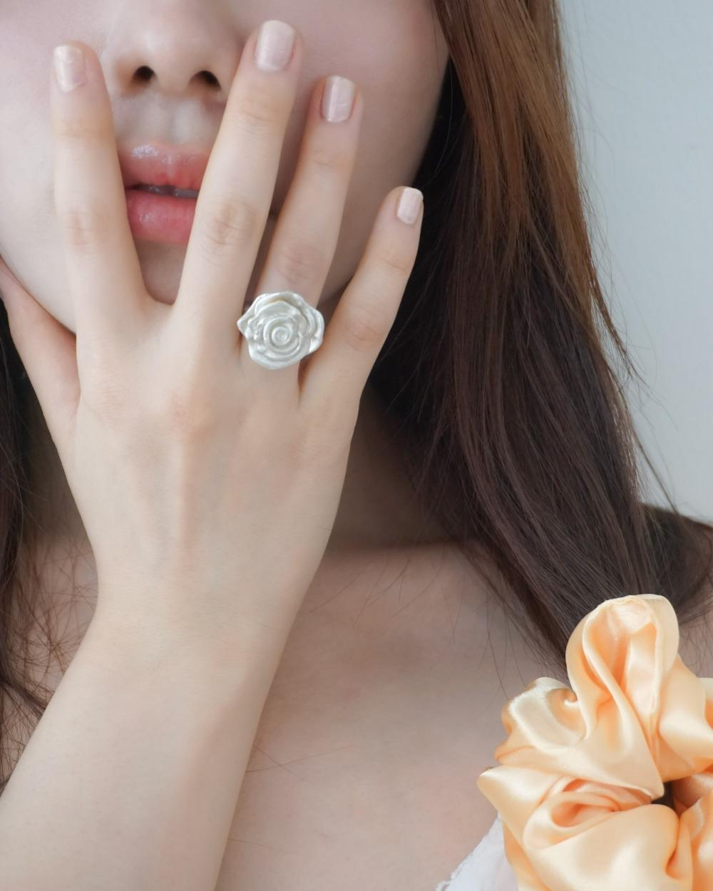 BIG ROSE RING