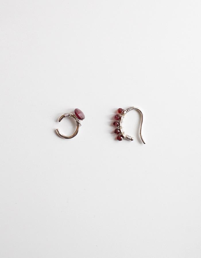 suzuran) garnet earcuff