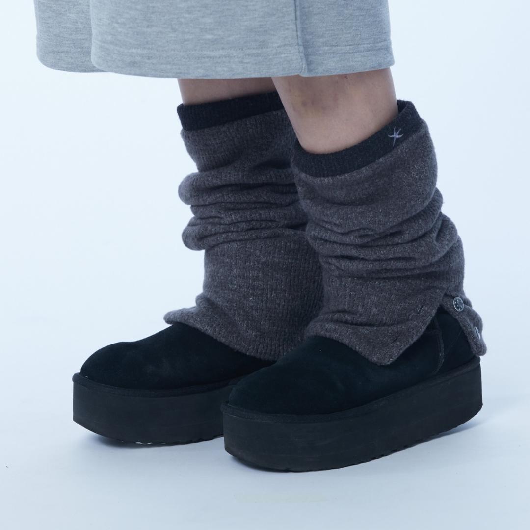 TCM button knit warmer (charcoal)