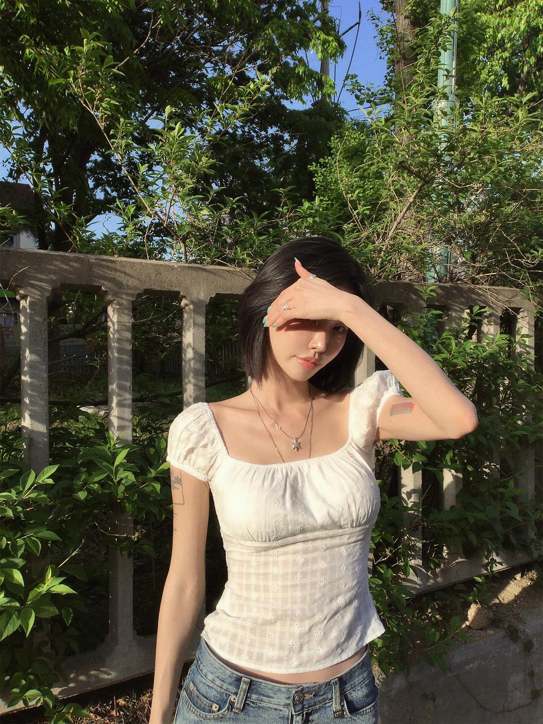 Square Neck Puff BL - flower jacquard