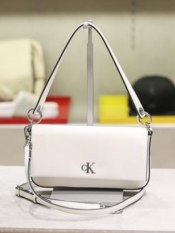 CKJ 모노그램 플랩 숄더백 (DH3458-114)