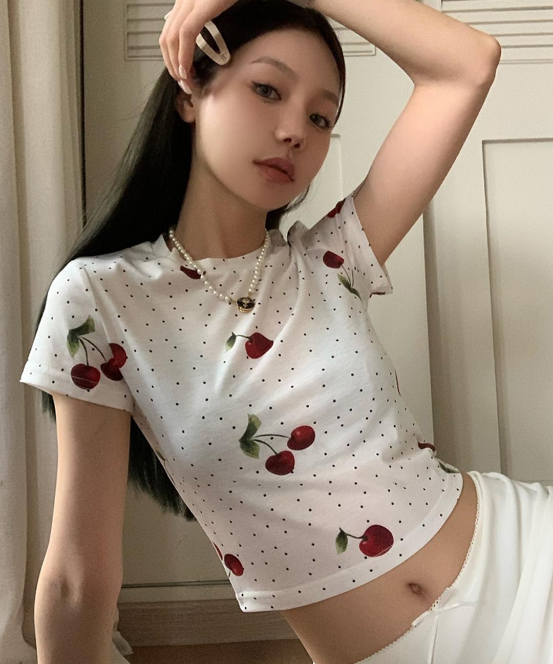 샤샤클럽 *여름신상* [키치감성🍒] 체리 프린팅 도트 땡땡이 라운드넥 세미 크롭 슬림핏 반팔 티셔츠 탑 Z-SSC 3309
