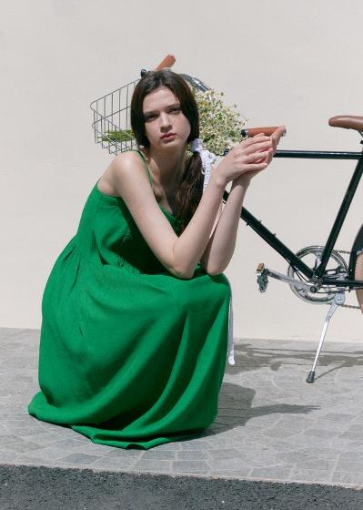 PINTUCK SLEEVELESS DRESS (forest green) [임수향 착용]