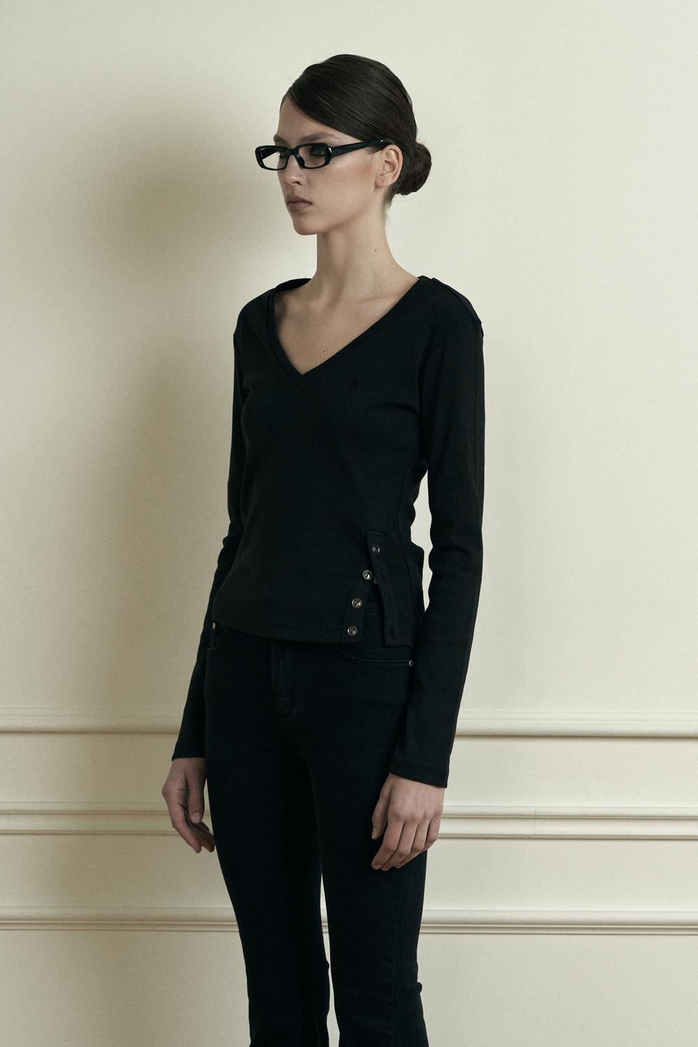 PLAIN V-NECK BUTTON LONG SLEEVE BLACK