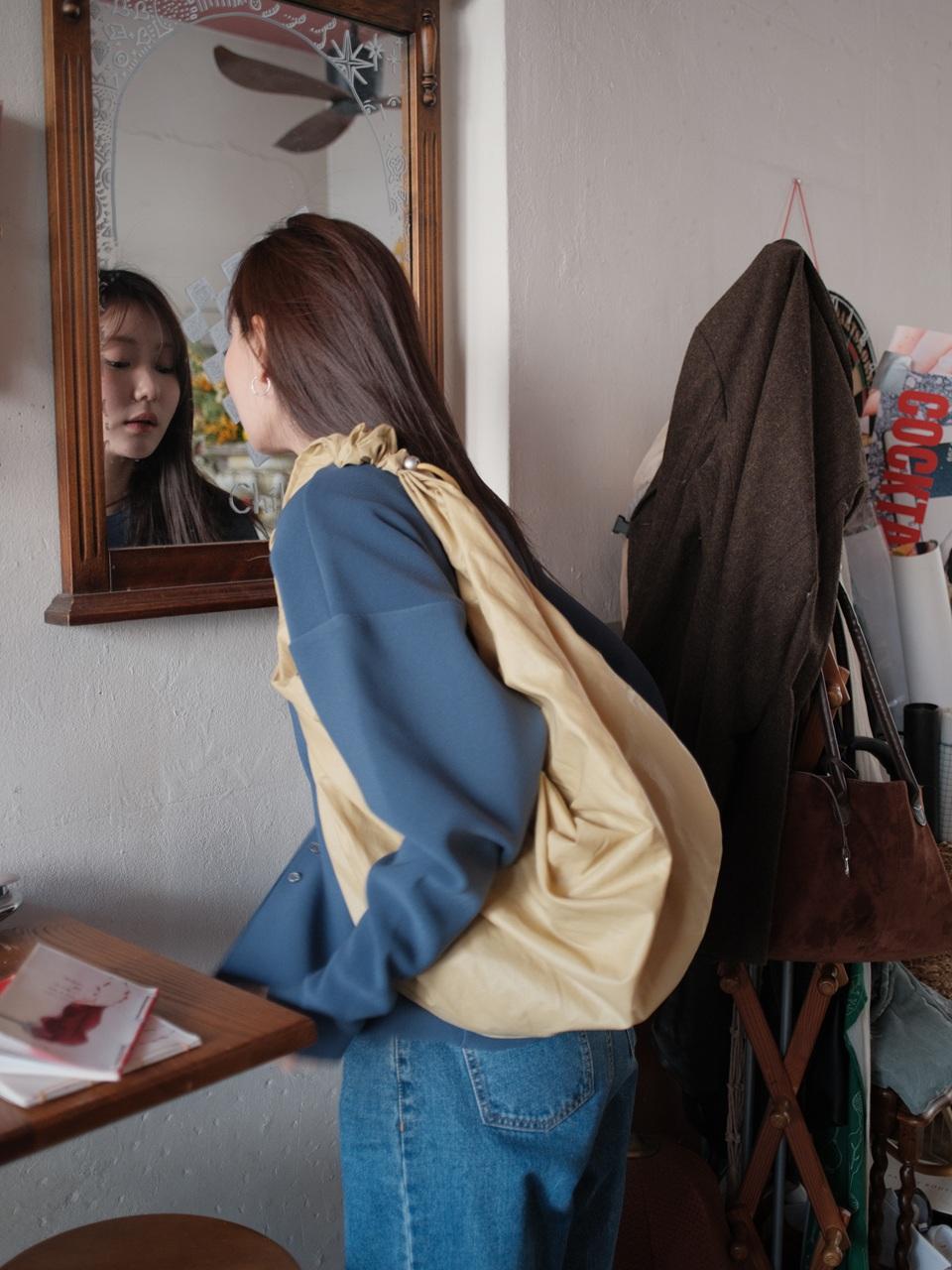 Glossy Mid Tangle Twist Bag_Mustard [4월 14일 예약배송]