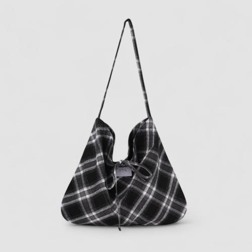 코지 체크 숄더백 _검정