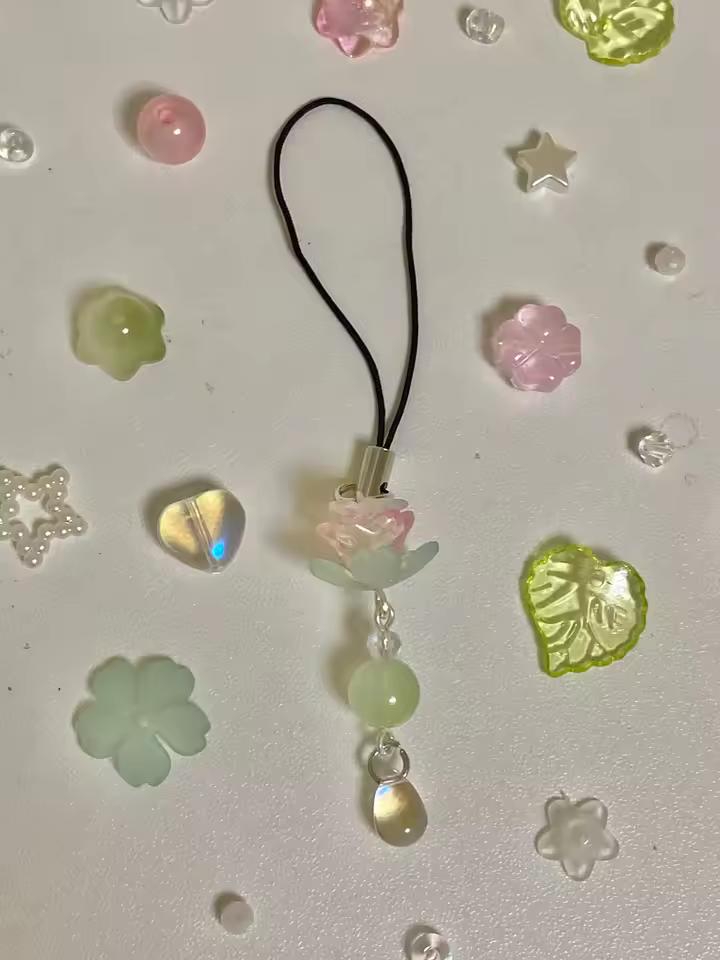 Llavero estético con cuentas de flor de loto, phonecharm