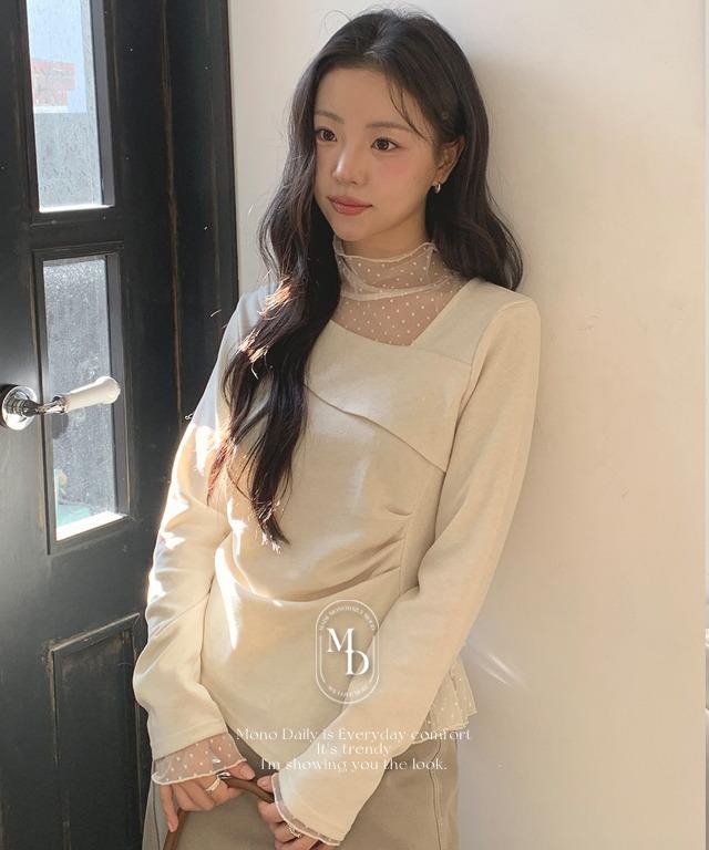 [#.연말] [#.데이트룩]  [New Arrival]  프렌치 커브 절개티 (입고지연 블랙 12/17, 베이지 12/22 이후 순차 발송)