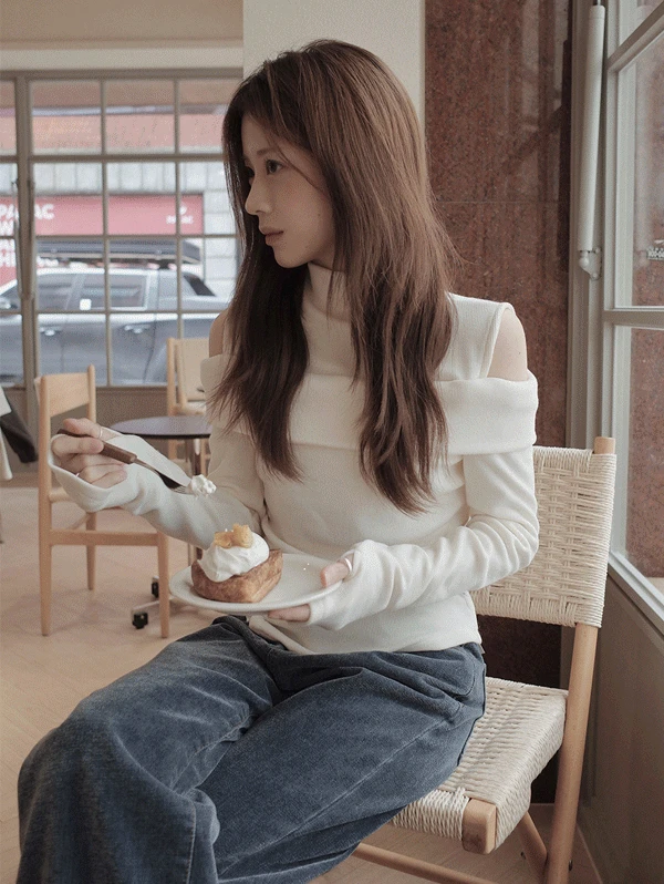 [🎄클스특가/연말룩추천!] only. 네르 여리핏 오프숄더탑 (기모) - 2 color