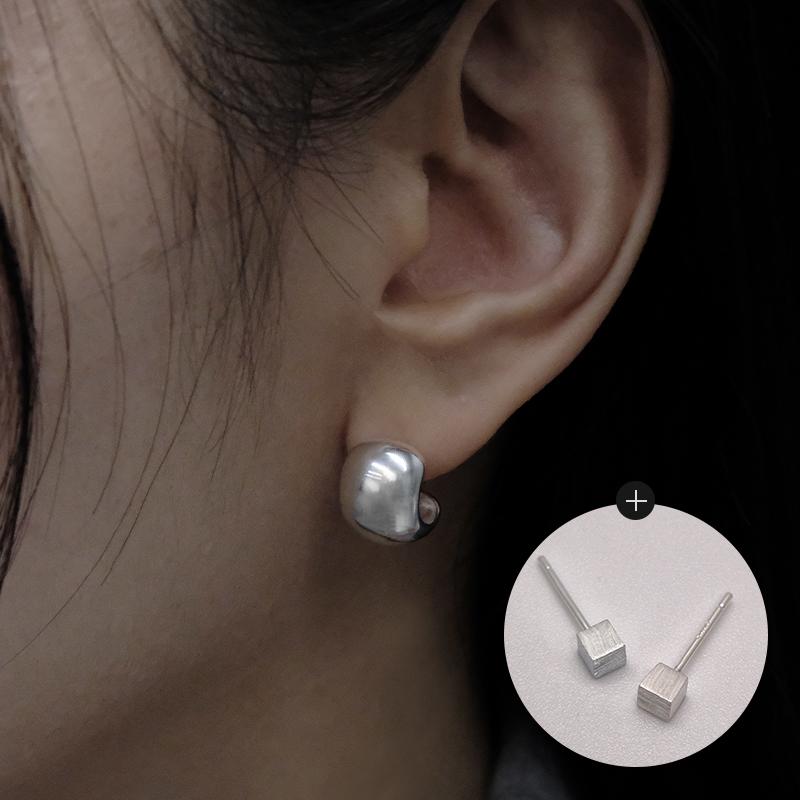 [사은품 증정] HALF MOON EARRINGS