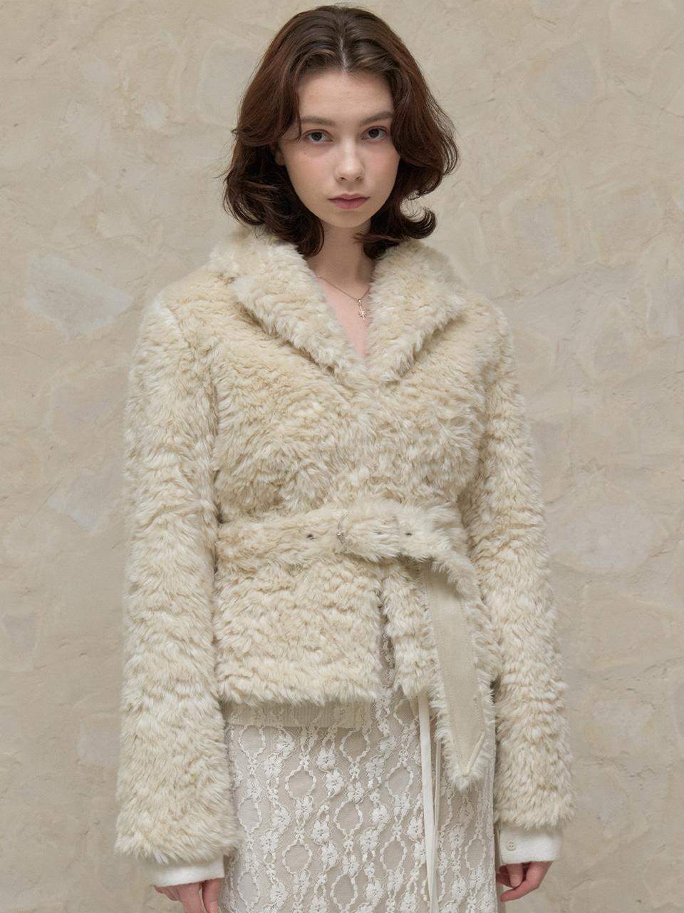 페플럼 벨티드 퍼자켓 Cream