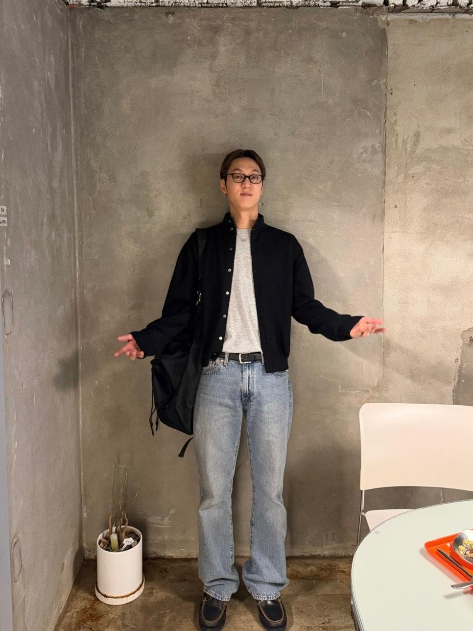 To minimal high-neck knit cd