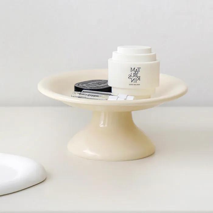 크림 컬러 굽 트레이 액세서리 쟁반