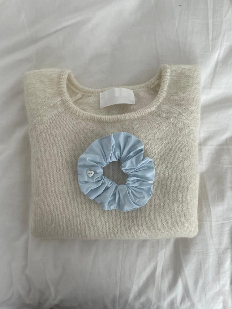 crimson made 하트 버튼 스카이 코튼 스크런치