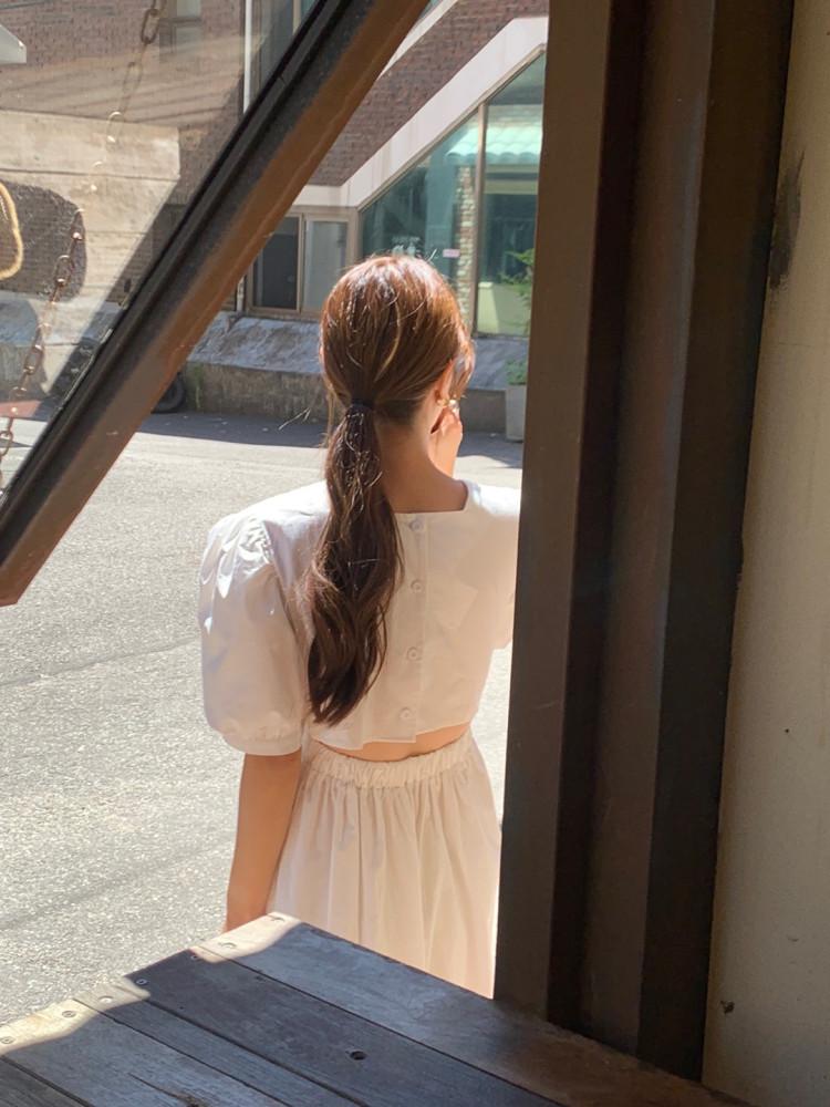 허리 뒷트임 포인트 라운드넥 퍼프 반팔 밴딩 셔링 a라인 여름 백오픈 롱 원피스(3color)