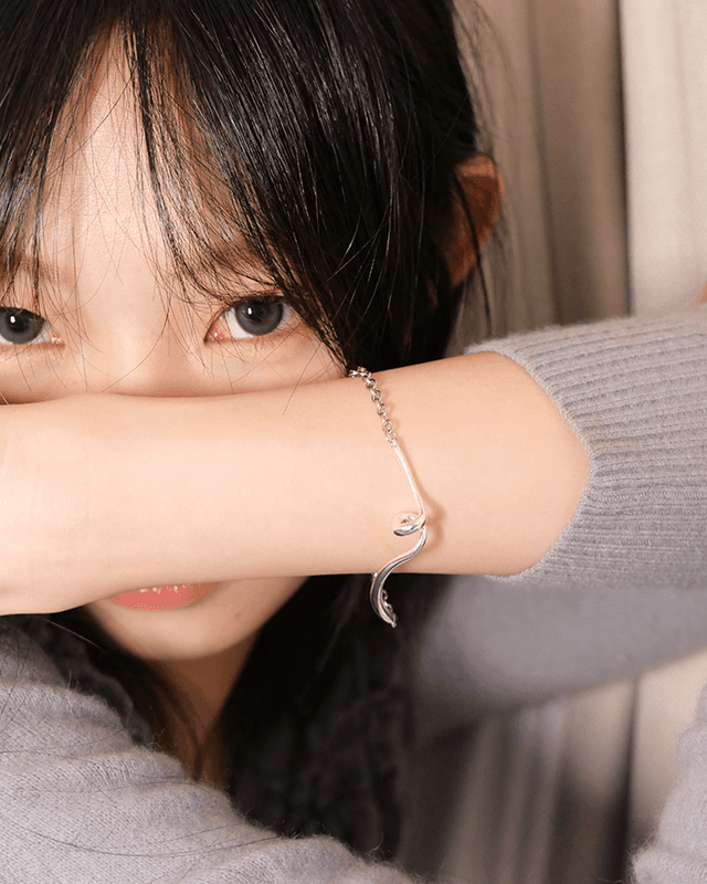 twisted  ℬracelet