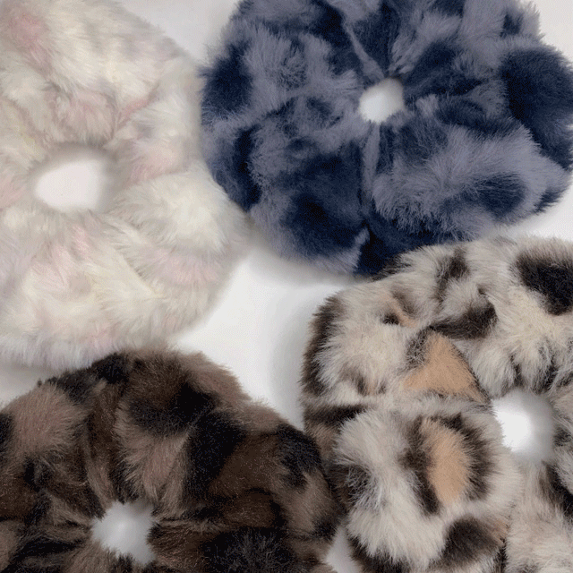 [1+1할인/신상업뎃🔥] Cotton Candy Leopard Scrunchie 레오파드 호피 페이크 퍼 솜사탕 스크런치 헤어슈슈 곱창밴드 머리끈