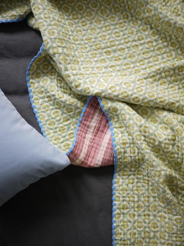 4layer gauze blanket yellow green flower + red stripe