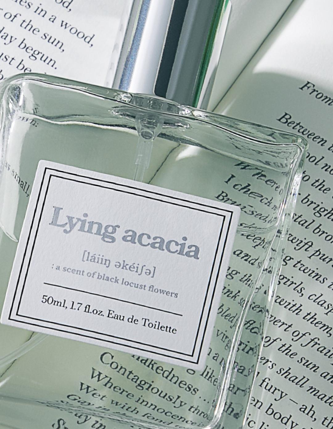 Lying acacia