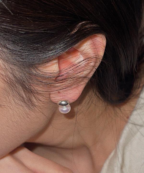 925실버 마운틴 납작 담수진주 볼 스터드 귀걸이